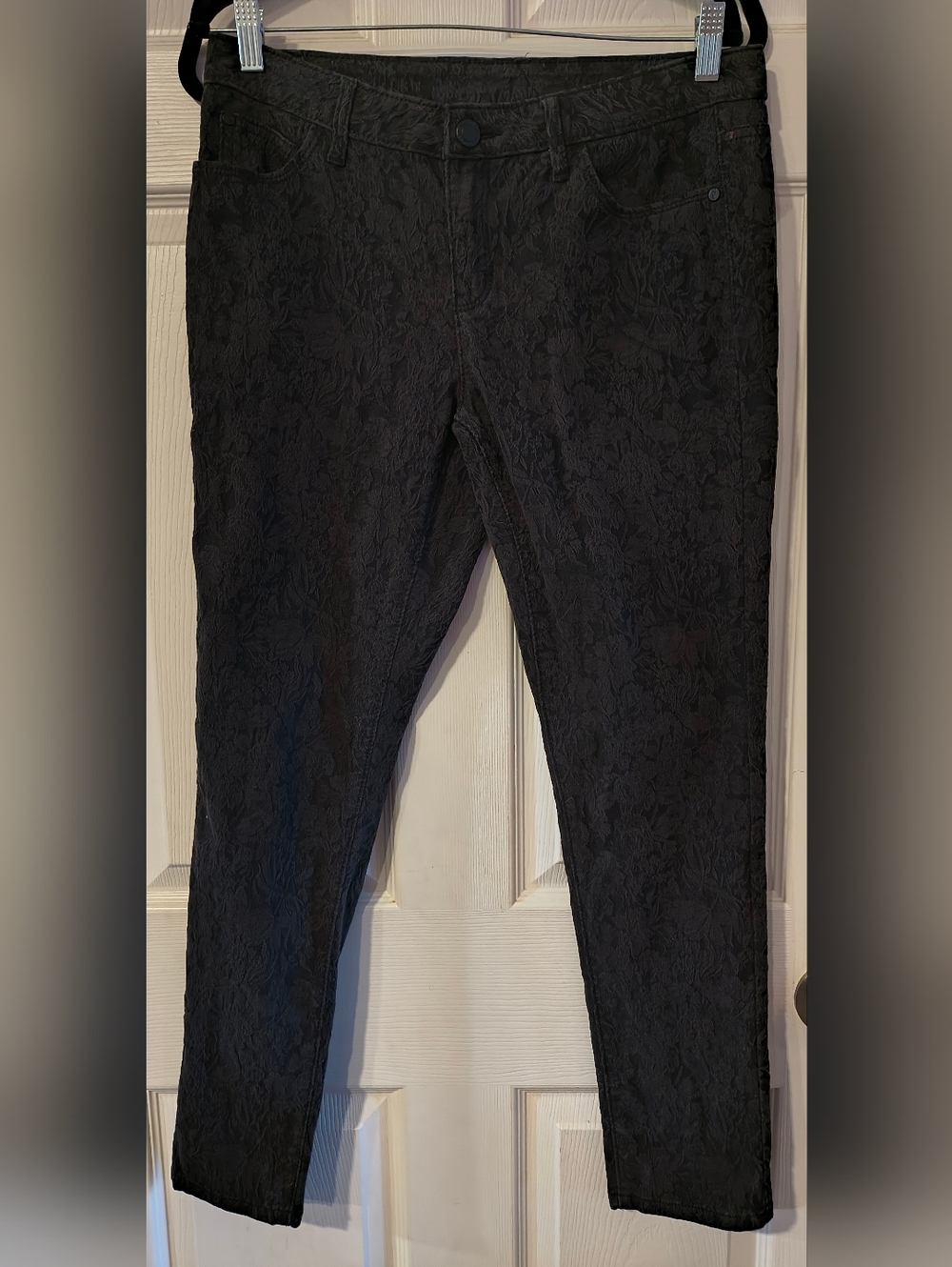 Simply Vera VeraWang Sz 8 Black Floral-Textured Women's Jeans